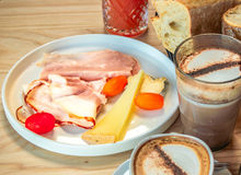 Petit déjeuner brasserie