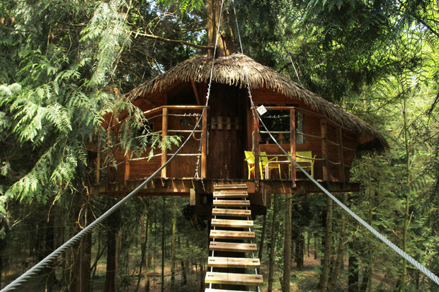 cabane dans les arbres tyrolienne les ormes