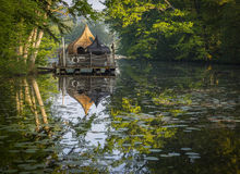 cabane sur l'eau printemps